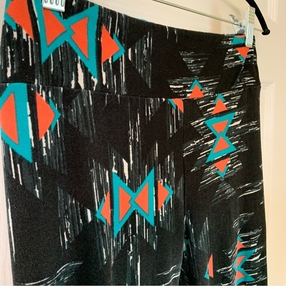LulaRoe Women’s Tribal Pattern Leggings - Picture 2 of 7